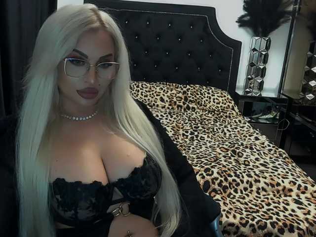 lovelyblondyx
