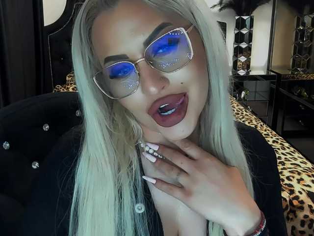 lovelyblondyx's BongaCams show and profile