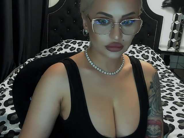 lovelyblondyx live sex