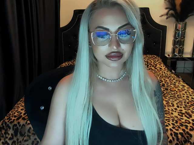 lovelyblondyx's BongaCams show and profile
