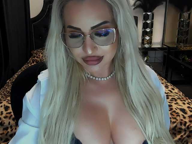 lovelyblondyx