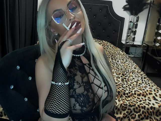lovelyblondyx cam belle