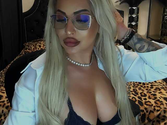 lovelyblondyx's BongaCams show and profile