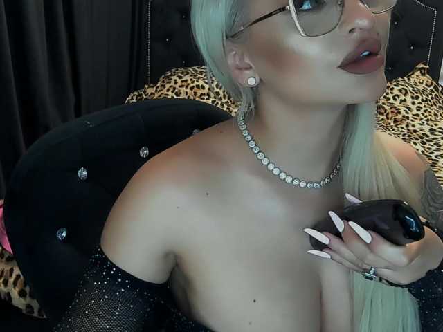 lovelyblondyx live sex