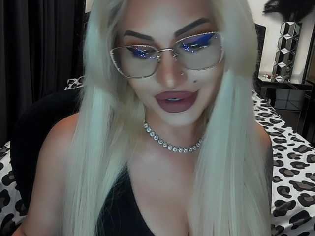lovelyblondyx