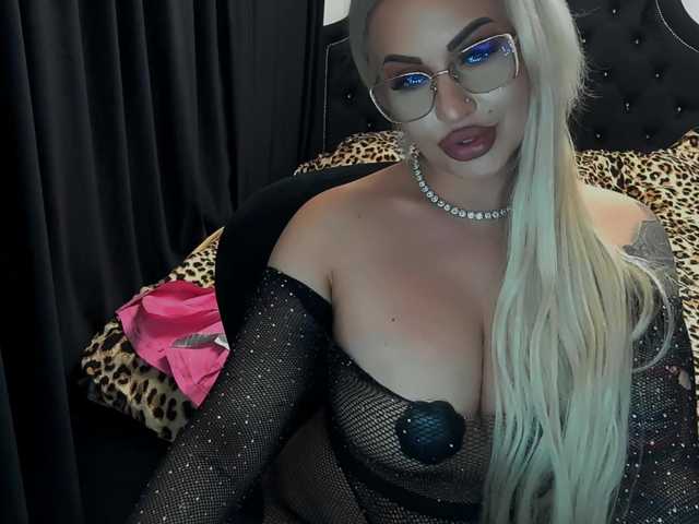 lovelyblondyx