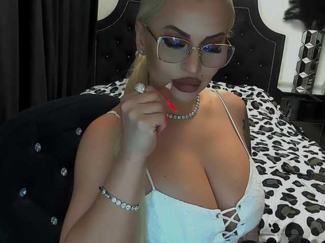 lovelyblondyx online