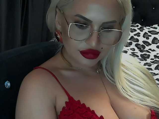 lovelyblondyx