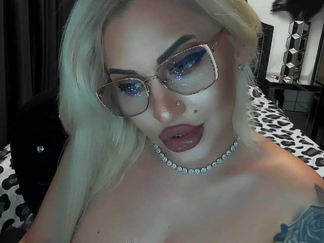lovelyblondyx