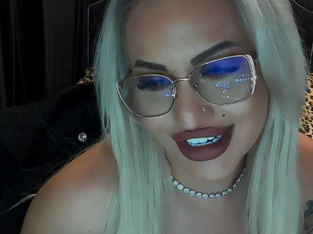 lovelyblondyx's BongaCams show and profile