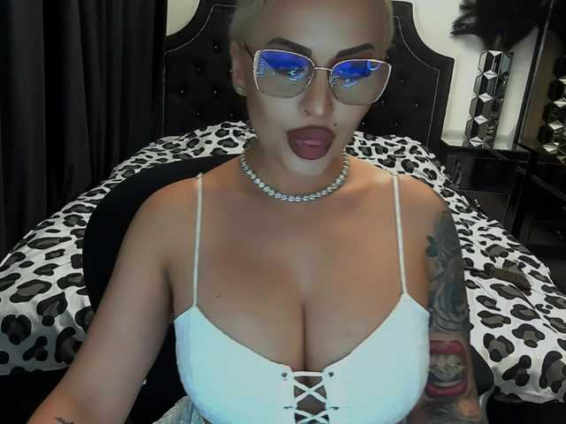 lovelyblondyx