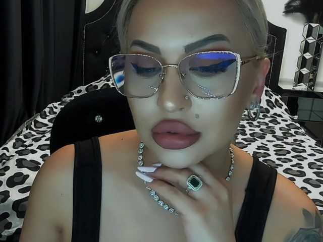 lovelyblondyx live sex