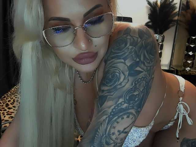 lovelyblondyx