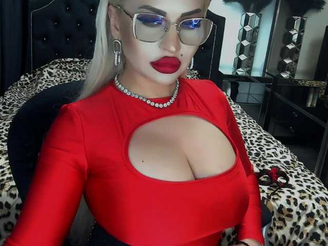 lovelyblondyx