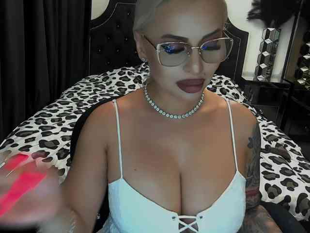 lovelyblondyx webcam