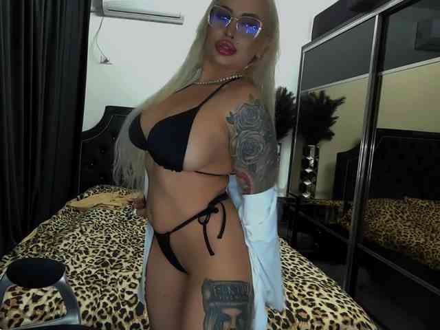 lovelyblondyx