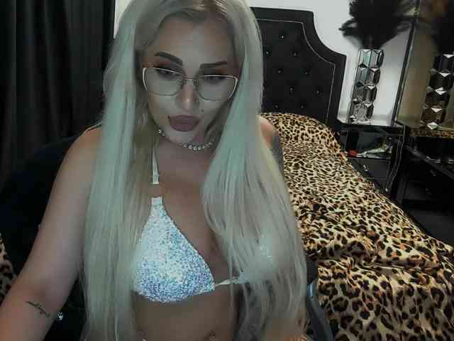 lovelyblondyx