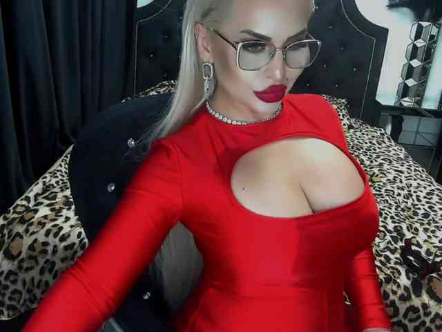 lovelyblondyx