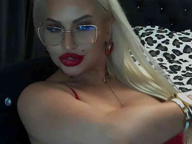 lovelyblondyx webcam
