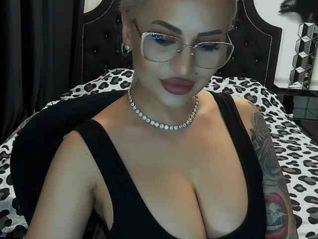 lovelyblondyx