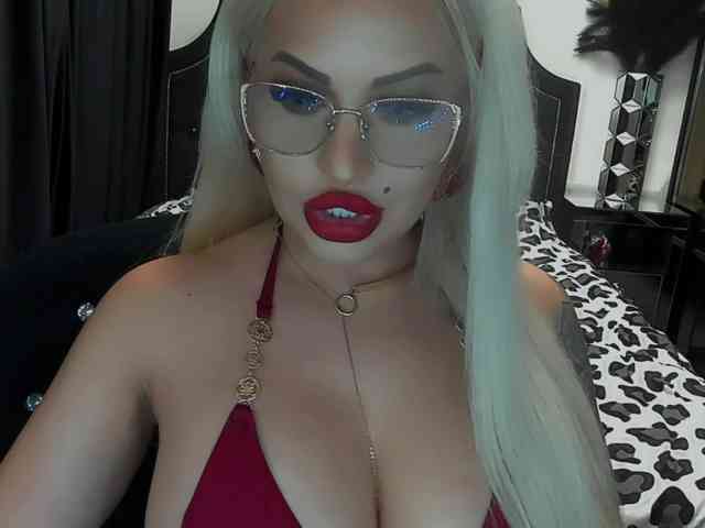 lovelyblondyx webcam