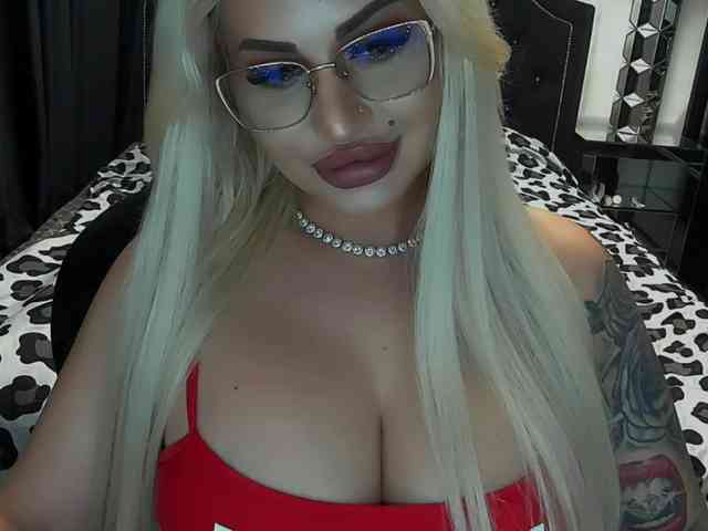 lovelyblondyx webcam