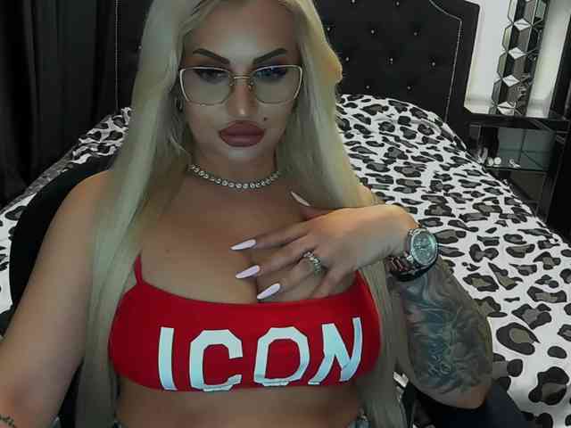 lovelyblondyx webcam