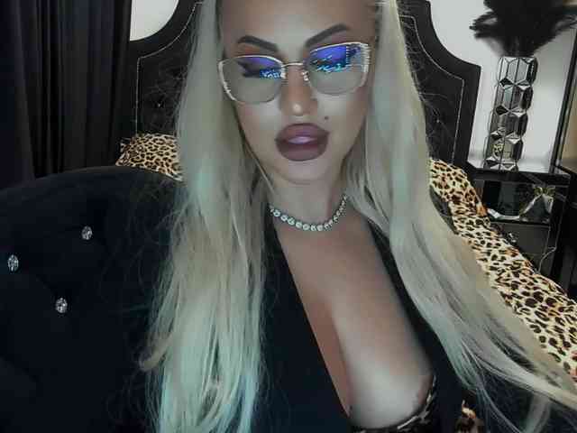 lovelyblondyx webcam