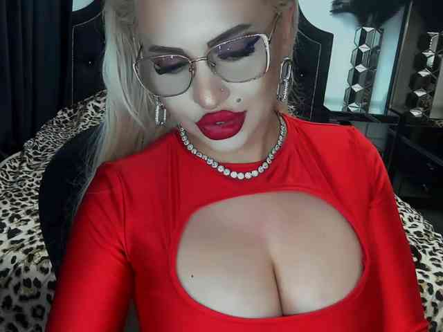 lovelyblondyx