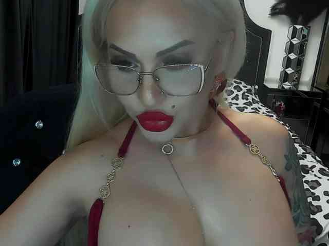 lovelyblondyx