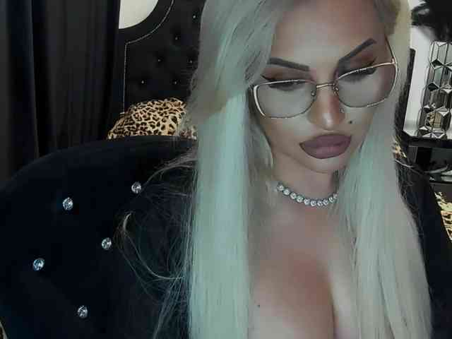 lovelyblondyx