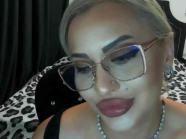 lovelyblondyx