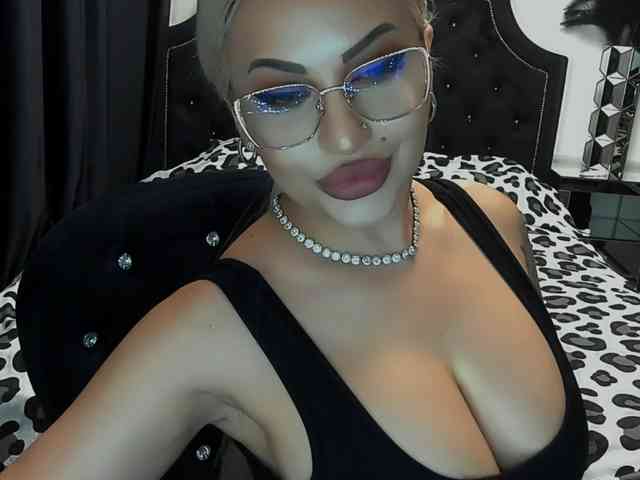 lovelyblondyx Live Webcam on BongaCams