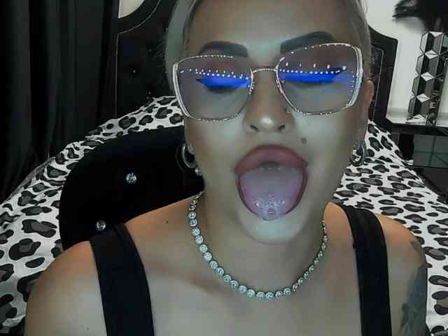 lovelyblondyx