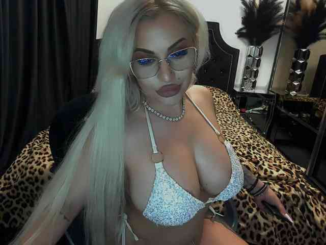 lovelyblondyx