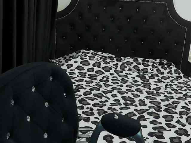 lovelyblondyx webcam