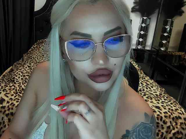 lovelyblondyx