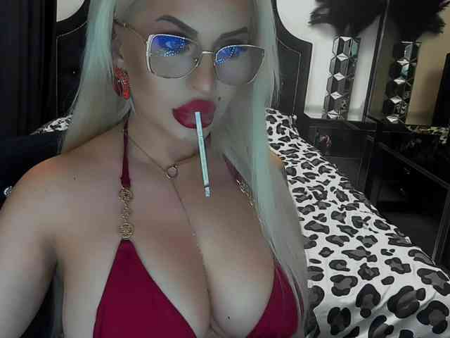 lovelyblondyx