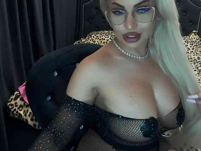 lovelyblondyx webcam