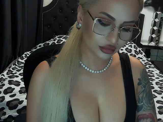 lovelyblondyx