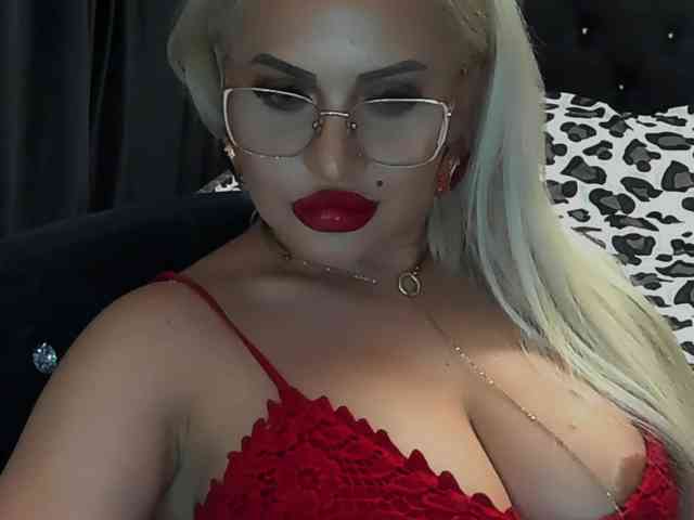 lovelyblondyx webcam