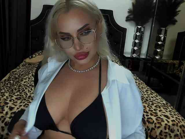 lovelyblondyx