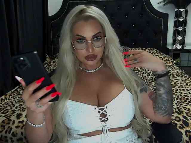 lovelyblondyx webcam