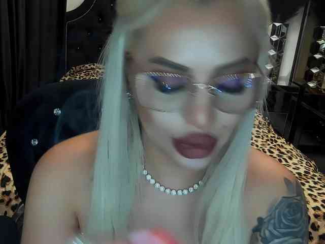 lovelyblondyx