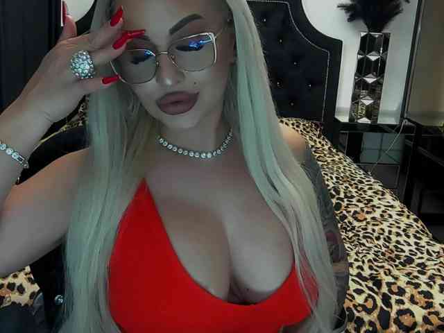 lovelyblondyx webcam