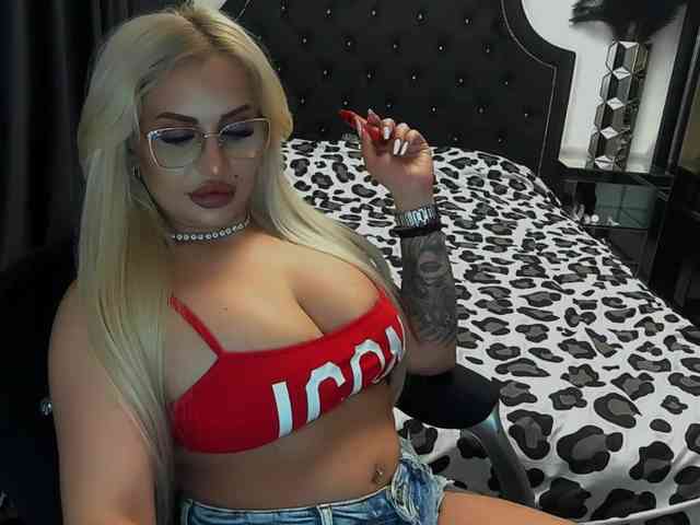 lovelyblondyx webcam