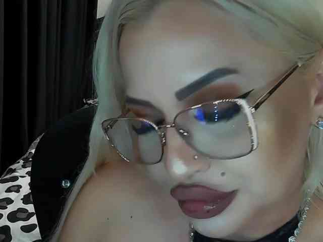 lovelyblondyx