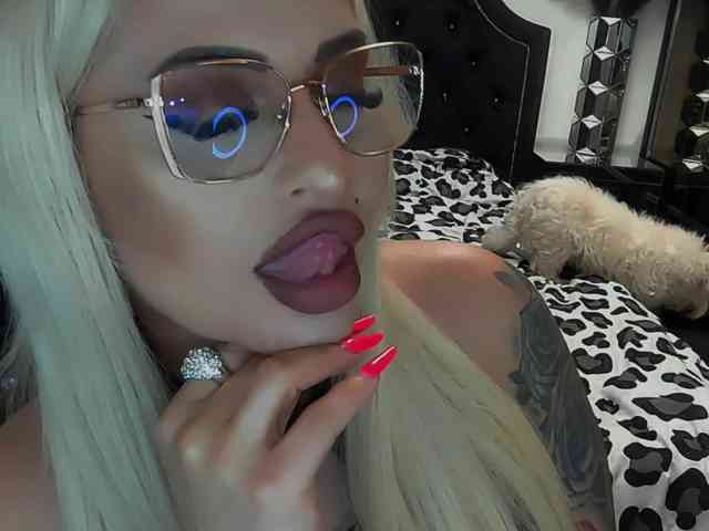 lovelyblondyx