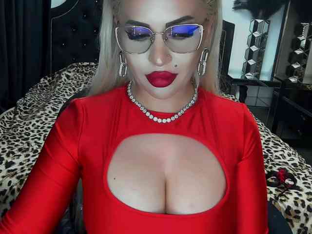 lovelyblondyx