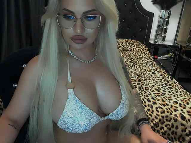 lovelyblondyx